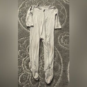 6-12mKyte khaki (?) footie